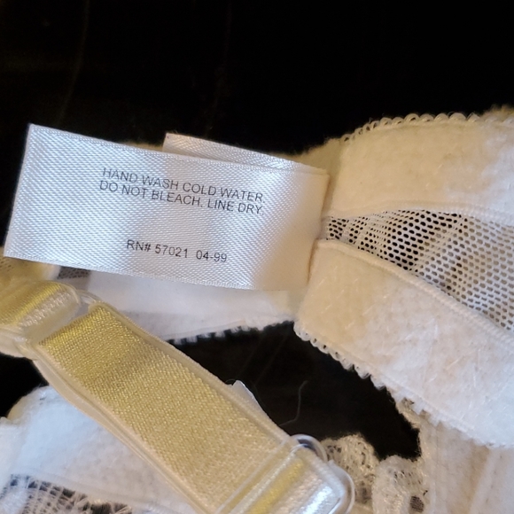 💗 VICTORIA'S SECRET White Lace Unlined Bra 💗 - Picture 7 of 8